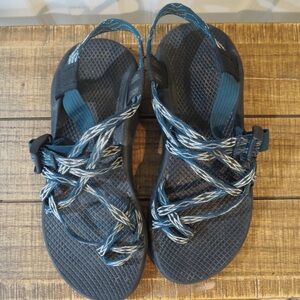 Women’s 9 Chacos (blue /green multi strap)